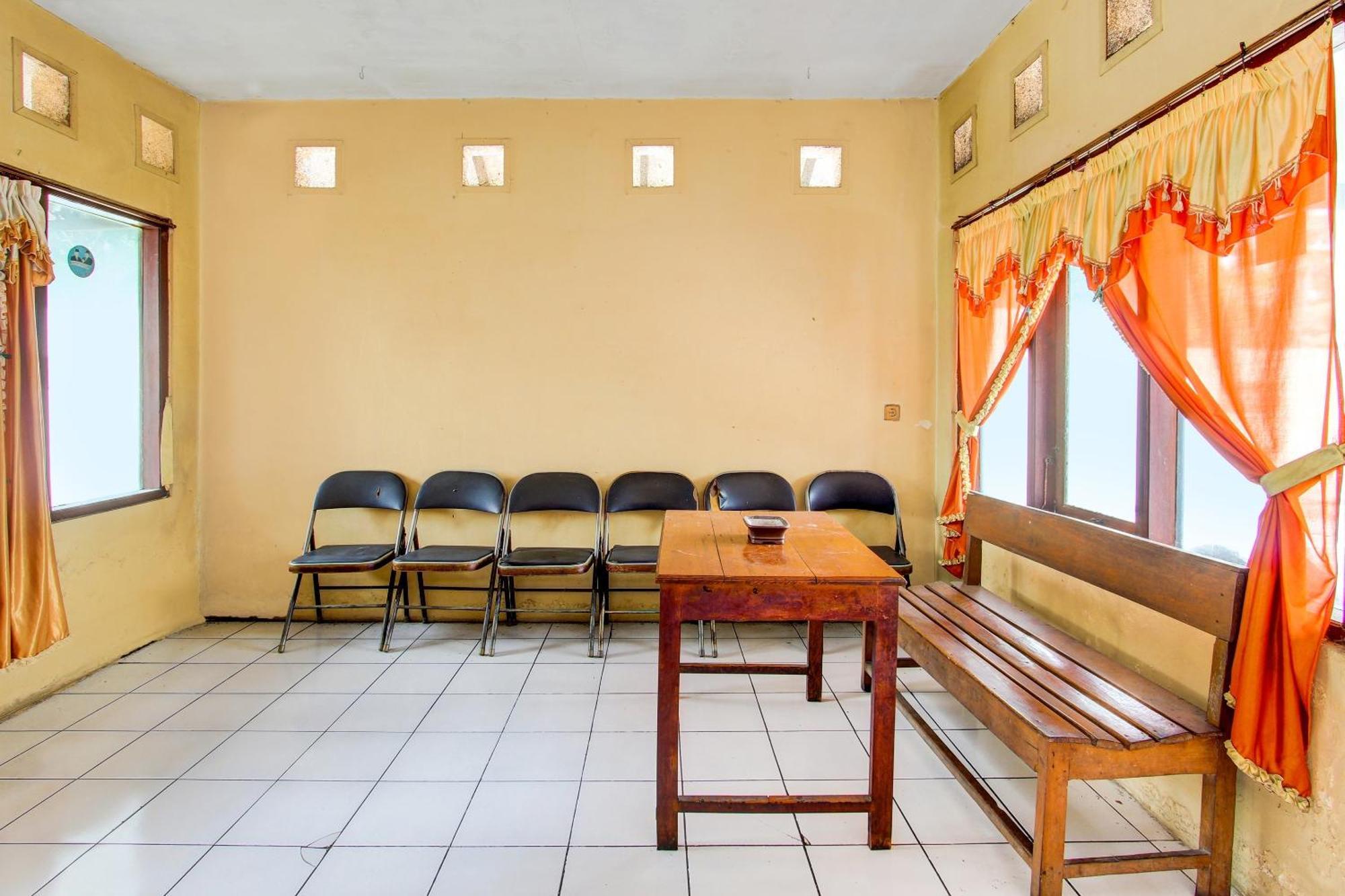 Surakarta  Spot On 92336 Hotel Sukowati מראה חיצוני תמונה